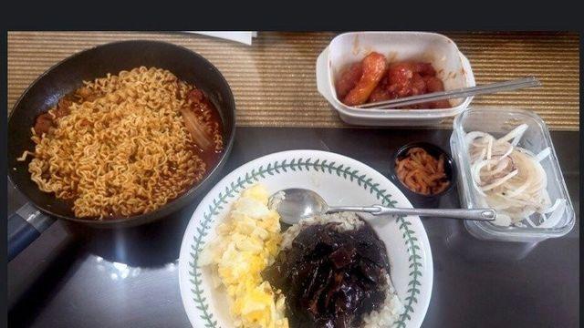 볶움밥에 딸려오는 짬뽕 국물 처리법.jpg