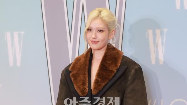 가수 전소미, 뷰티브랜드 제품에 적십자 로고 썼다가 고발당해