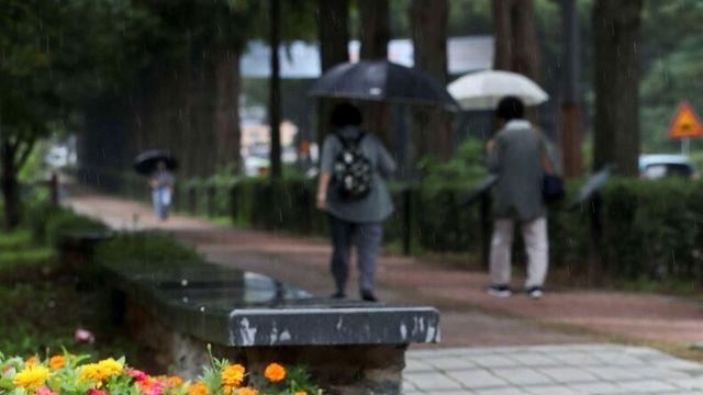 <주말 날씨> 전국 흐리고 곳곳 비⋯일요일 ‘구름 많음’