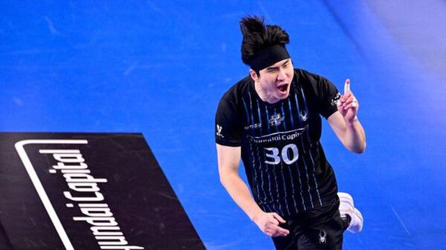 현대캐피탈, 우리카드 4연패 몰아넣고 선두 도약…흥국생명, 4연패 탈출(종합)