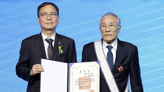 문화예술발전 유공 시상…황석영, 최고 영예 금관문화훈장(종합)