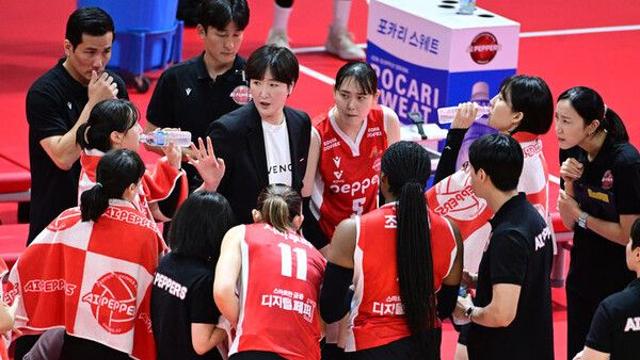 올해는 진짜 다르다…'만년 꼴찌' 페퍼저축은행, 상위권 싸움 돌입