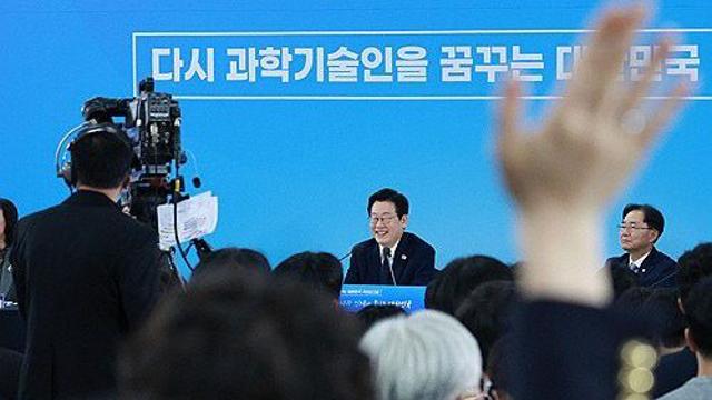 연구개발에 국가역량 더 쏟겠다는 이 대통령을 향한 질문들