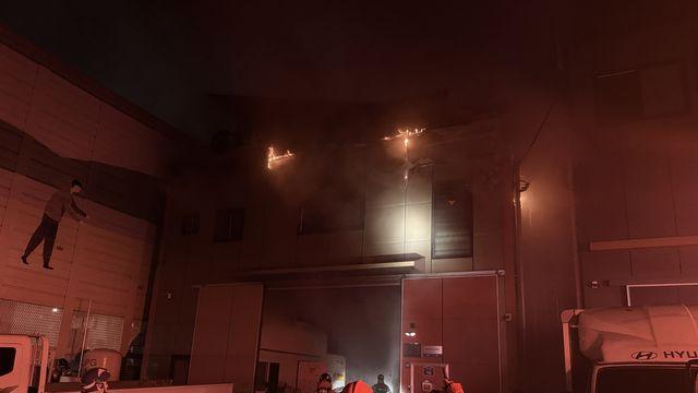 인천 송림동 용접공장서 불…연기 다량 발생