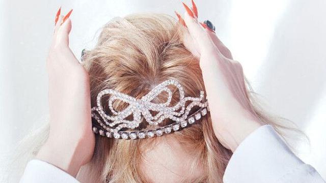 전소미, 뷰티브랜드 제품에 적십자 로고 사용으로 고발당해