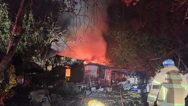 횡성 주택서 화재로 노부부 숨져…화목 난로 부주의 추정