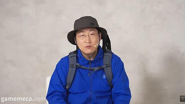 등산복 차림 전재학, 로스트아크 3티어 구간 완화한다