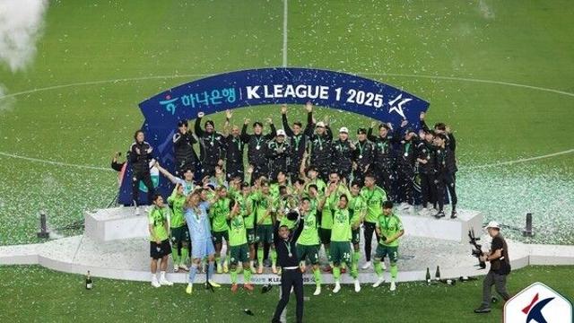 [STN 현장] ‘전북의 K리그1 조기 우승→10번째 트로피’ 포옛 감독, “달콤하고 환상적이었던 시즌”