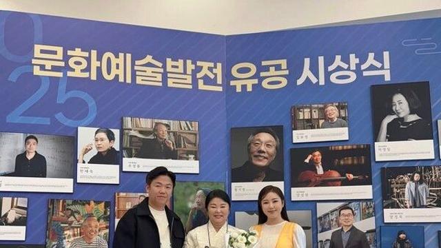 송가인 母, 문체부 어버이상 받았다…한복 입고 단아한 '축하'