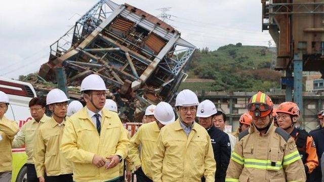 金총리, 울산화력발전소 매몰 현장 방문…