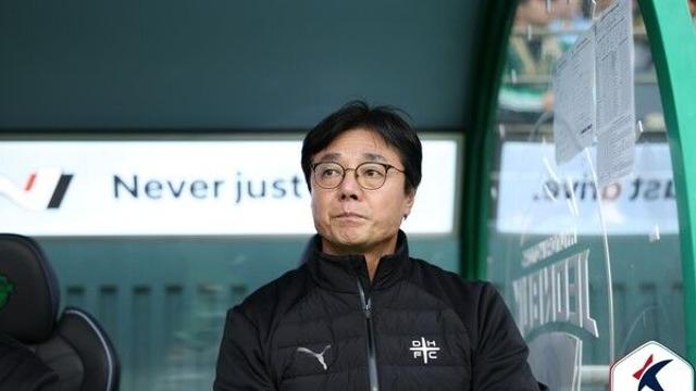 [STN 현장] ‘전북 대관식에서 패배’ 황선홍 감독, “찬스 살리지 못하면 얼마나 결과가 참혹한지 느껴”