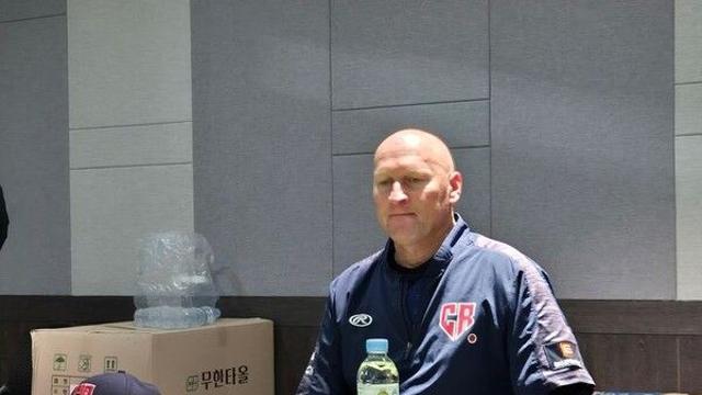 '한국에 0-3 석패' 체코 대표팀 감독 