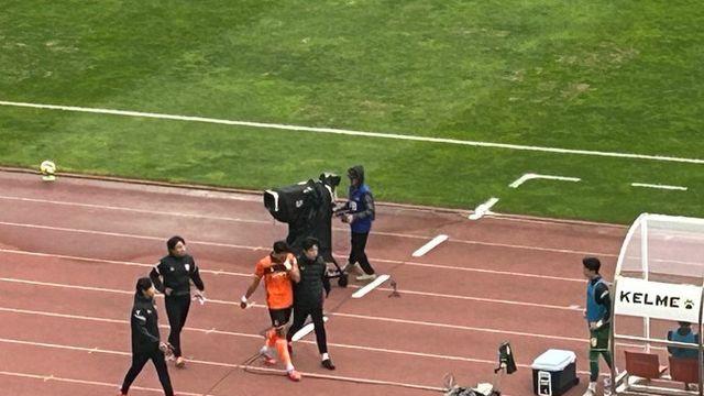 [K리그2 이슈] '충격' 함선우, 징계 복귀전서 전반 23분 만에 퇴장...울면서 그라운드 떠나