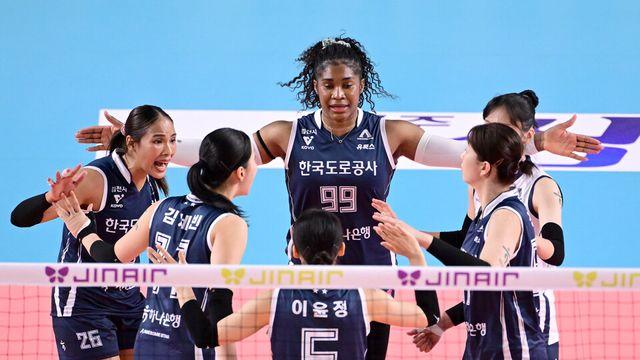 ‘모마 34점’ 도로공사, 현대건설에 짜릿한 역전승… 5연승 선두 질주