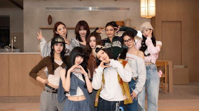 트와이스 해외 콘서트 카메라 감독에게 배포되는거.jpg