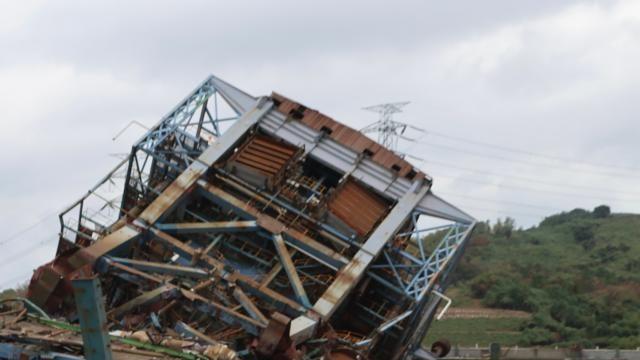 김민석, 울산화력발전소 붕괴 현장 방문...
