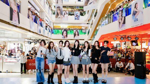 하츠투하츠, 中광저우 팝업 깜짝 방문…현지 팬들과 소통