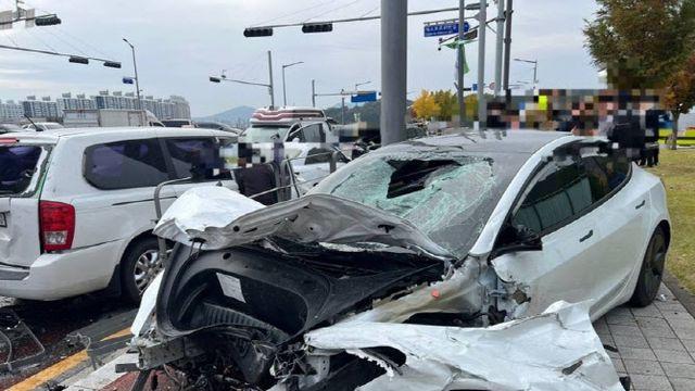 대전 신세계 백화점 앞 도로서 10중  추돌…16명 사상