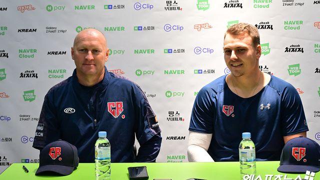 의사 감독부터 사업가, 그라운드 키퍼…'슬기로운 이중생활' 체코 대표팀 