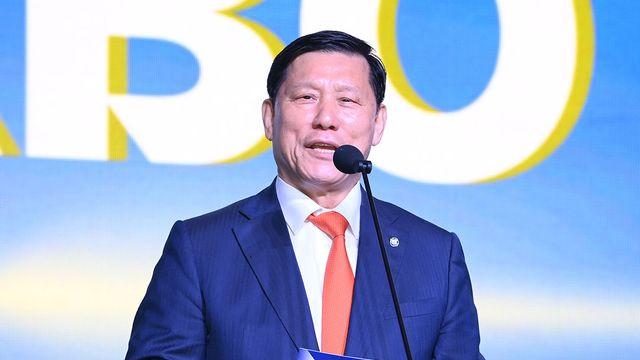 허구연 총재-이반 얀차렉 주한체코대사, 한국-체코 1차전 시구…애국가는 국악인 박애리