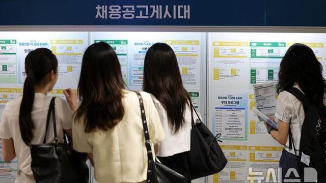 취업난이라는데 실업률은 역대 최저…'쉬었음 청년'의 역설[세쓸통]