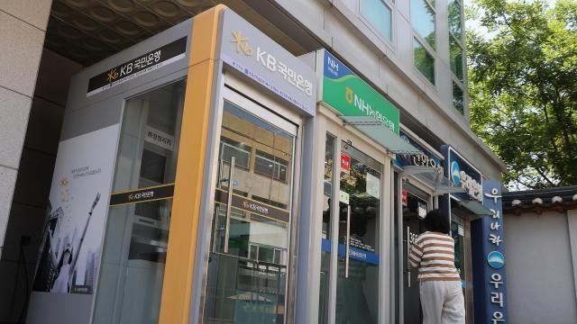 [안선영의 아주-머니] 주식도, 부동산도 'NO'…직장인 1위 재테크는 '이것'