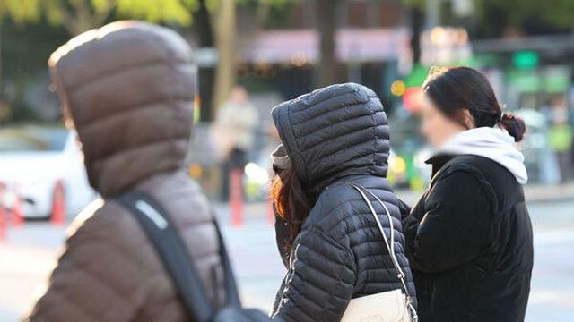 남부 아침까지 비…오후부터 찬바람 불며 '쌀쌀'[내일날씨]