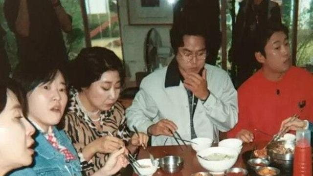 '응답하라 1988' 10주년 기념 MT 현장 공개… 혜리·박보검·고경표 등 '쌍문동 패밀리' 완벽 재회, 류준열은 '불참' 속 의혹 증폭