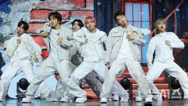 아홉, 데뷔작 넘었다…나흘차 초동 36만장↑