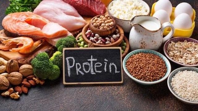 다이어트 필수 영양소 단백질, 과유불급의 경고… 과다 섭취 시 '구취·변비'는 기본, 장기적으로는 '신장 손상'까지 주의보