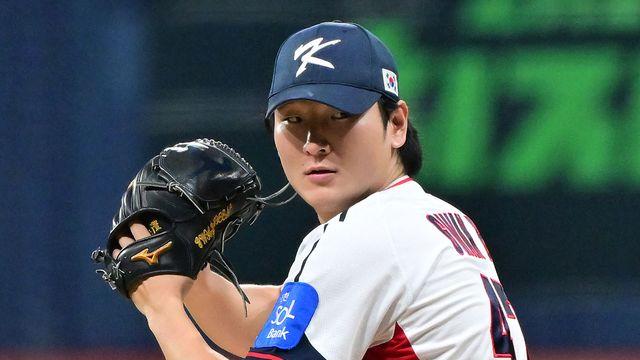 첫 타자부터 '몸에 맞는 공' 나오자 '한국식 사과'…체코 감독 