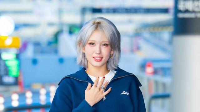 매력 터진다는 전소미 출국패션 근황