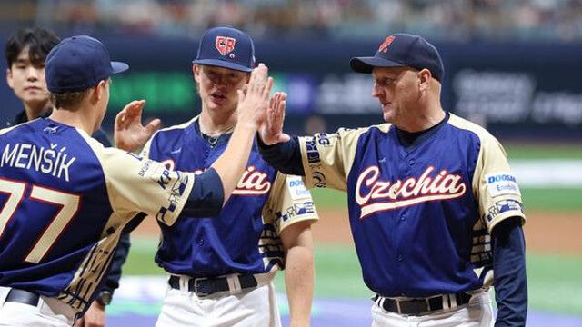 '평가전 2패' 체코 대표팀 감독 