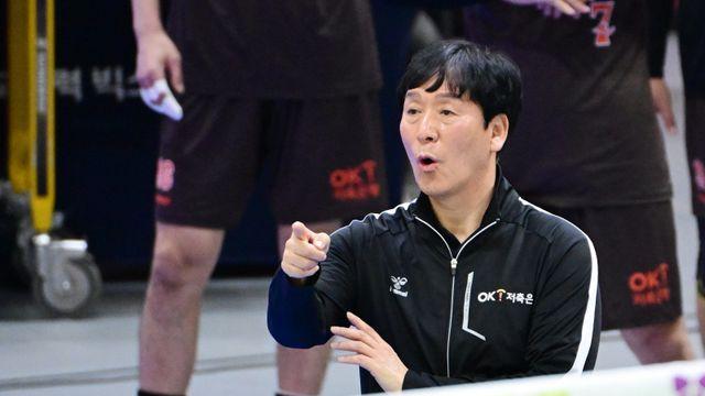 [SD 부산 인터뷰] 연고지 이전 후 첫 홈경기 나서는 OK저축은행, 신영철 감독은 “오늘만큼 긴장되는 날이 있을까요?”