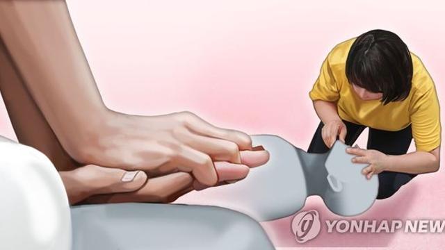 장모상 치르던 경찰, 장례식장서 쓰러진 유족 심폐소생술로 구조