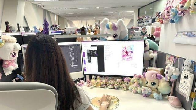 티니핑 회사 직원들 책상