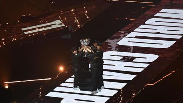 '페이커' 롤드컵 쓰리핏 도전, 재수 끝 성공…T1, 통산 6회 우승[월즈 2025]