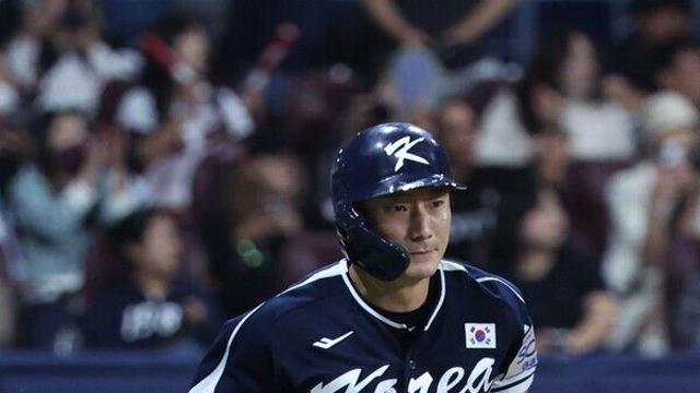 [STN 현장] ‘리드오프 신민재+선발 오원석’ 류지현호, '케이크 전달' 훈훈함 속 2차전 라인업 확정