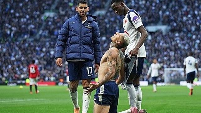 '손흥민 알몸 본 적 있어?'…英 매체 비판 