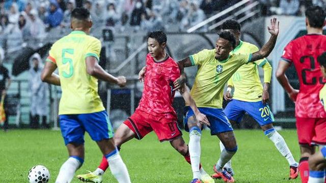 백승호, 경기 5분 만에 부상 교체…