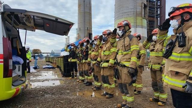 이 대통령 “위험을 피해 달아나는 인간의 본능을 거스르는 게 바로 소방공무원