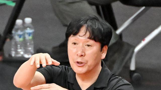 [SD 부산 인터뷰] 부산팬 앞에서 미안함 전한 신영철 OK저축은행 감독, “아쉽지만 디미트로프가 나아지고 있는 사실이 위안이다”