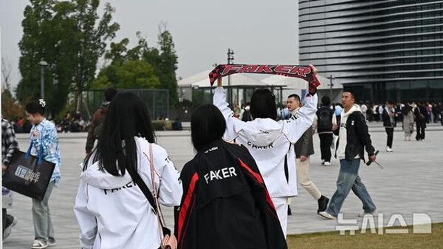 '롤드컵 쓰리핏' T1 vs '미라클 런' KT…韓 통신사 더비, 中 땅 달궜다[월즈 2025]