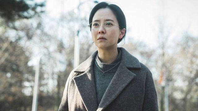 행운과 불행의 섬뜩한 연결고리…우리의 욕망을 꼬집는 영화 (‘구원자’)