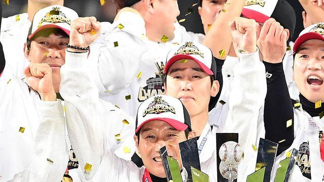 [공식발표] 3년 30억! '구단 최초 2회 정상' 염경엽 감독, LG와 3년 더 동행…역대 최고 대우