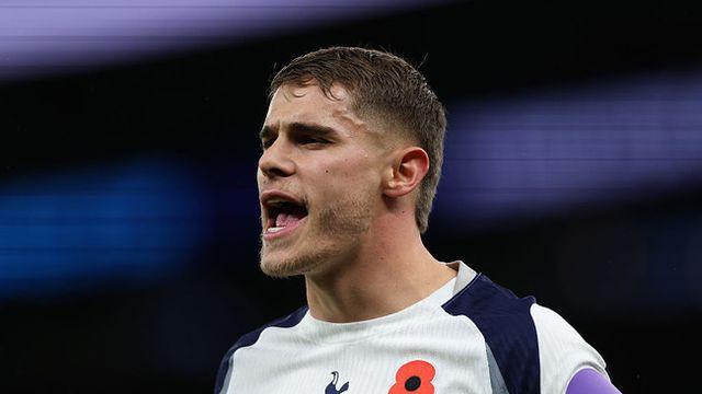 “판 더 펜, 실점 남 탓하는 모습 보기 안 좋다” 토트넘 선배의 직격탄→“레알 관심 접을수도”