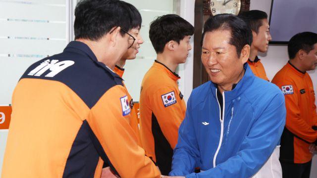 정청래, 취임 100일 맞아 ‘현장 행보’… 용인소방서 찾아 “소방관 처우 국가가 책임져야”