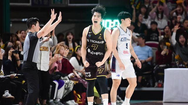 ‘인생 경기’ 최형찬, 눈꽃 슈터 공백 지웠다…LG, 슈퍼팀 KCC 제압하고 공동 선두 도약