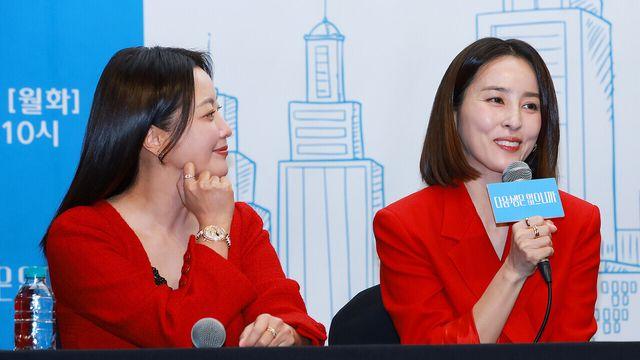 [NC포토] 김희선, 한혜진 향한 꿀 뚝뚝 눈빛