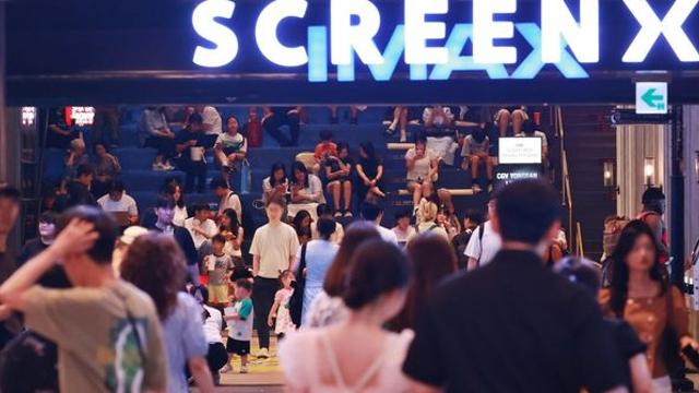 역사가 바뀌었다…560만 돌파하고 국내 흥행 기록 새로 쓴 1위 '화제작'